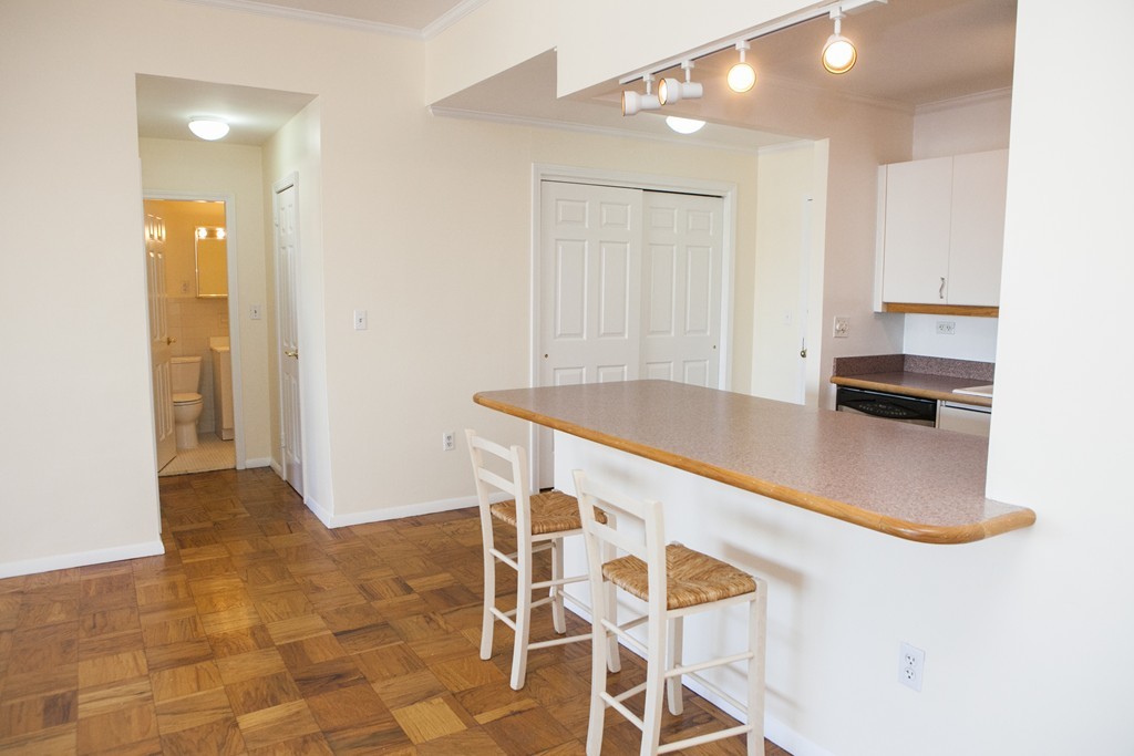6 Whittier # H Unit: 17-H