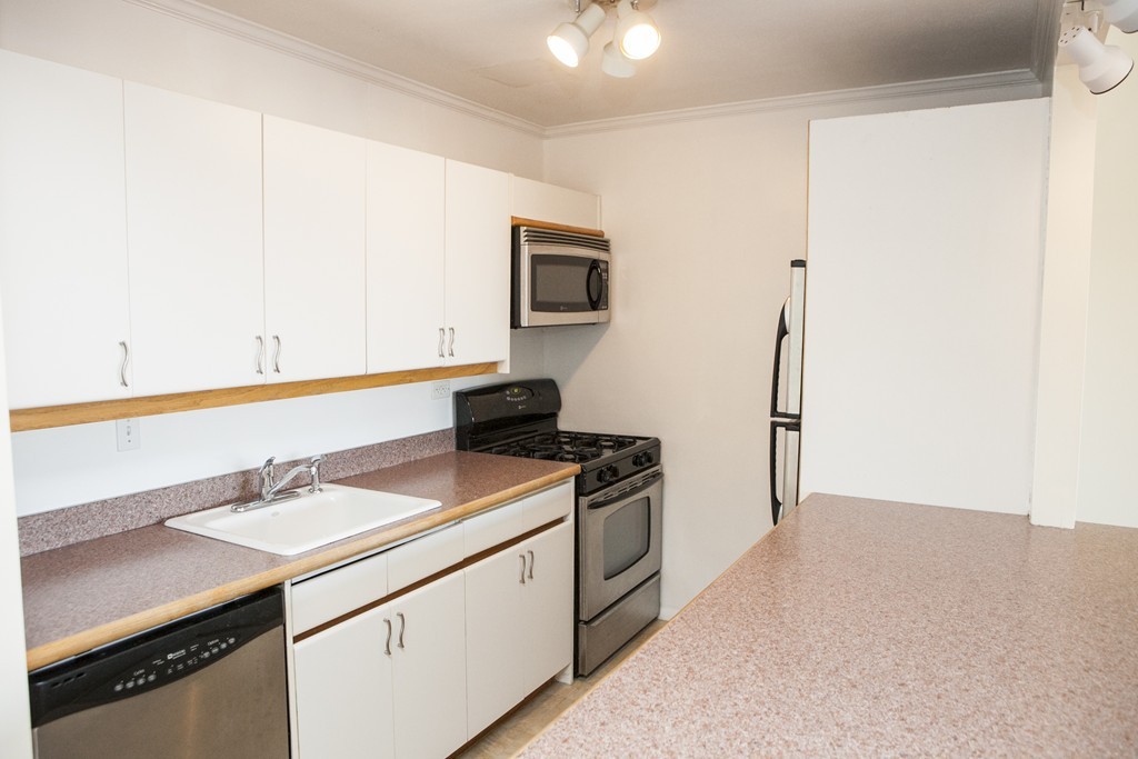 6 Whittier # H Unit: 17-H