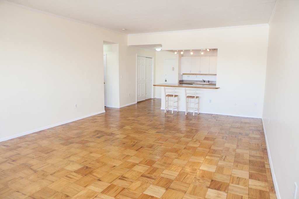 6 Whittier # H Unit: 17-H