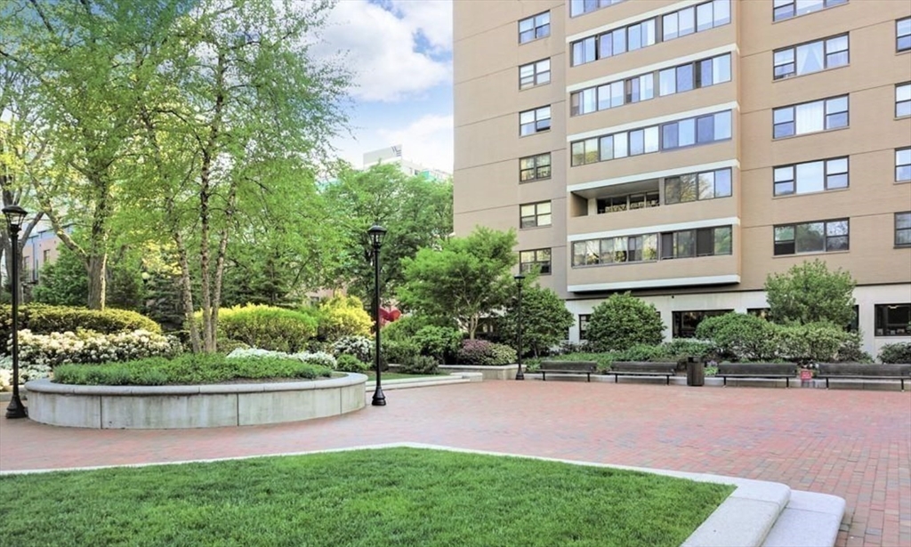 6 Whittier # H Unit: 17-H