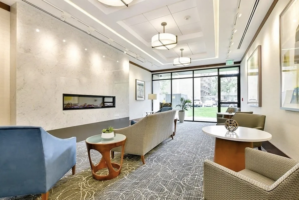 6 Whittier # H Unit: 17-H