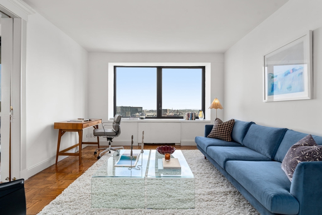 65 East India Row # 27F