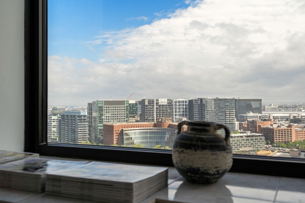 65 East India Row # 27F