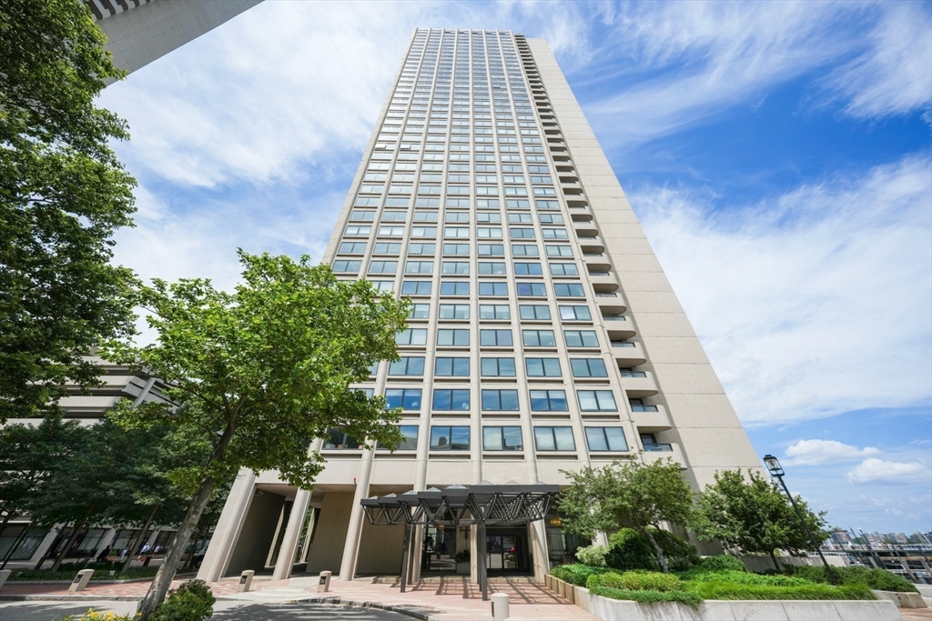 65 East India Row # 27F