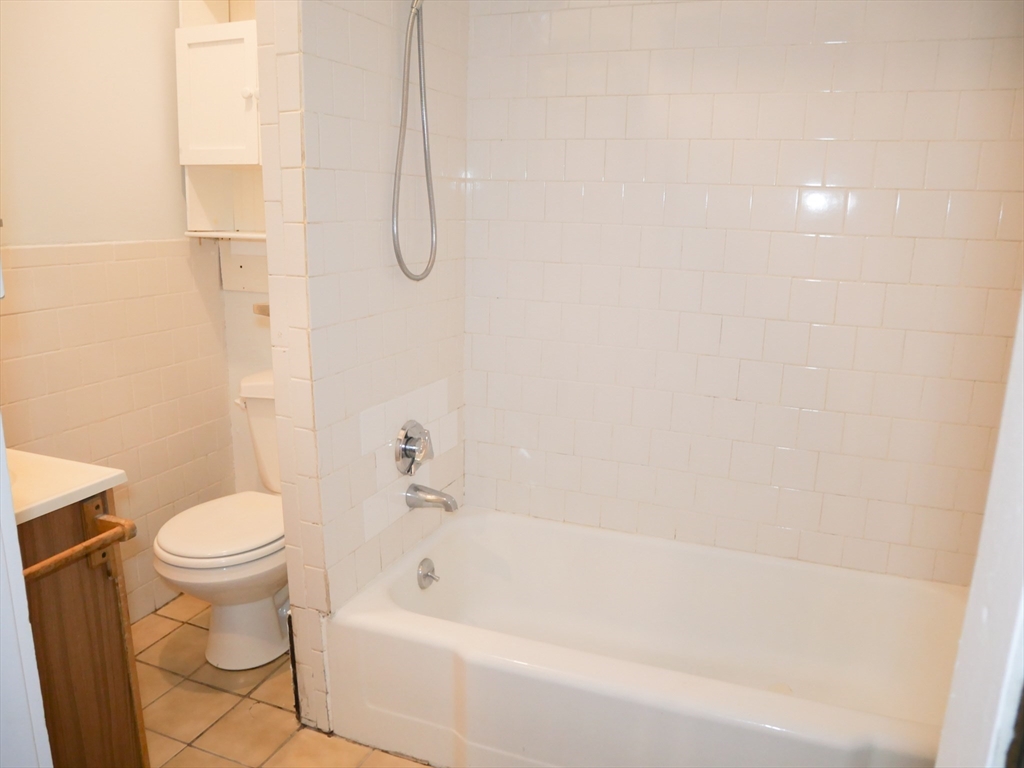 259 W Newton # 6