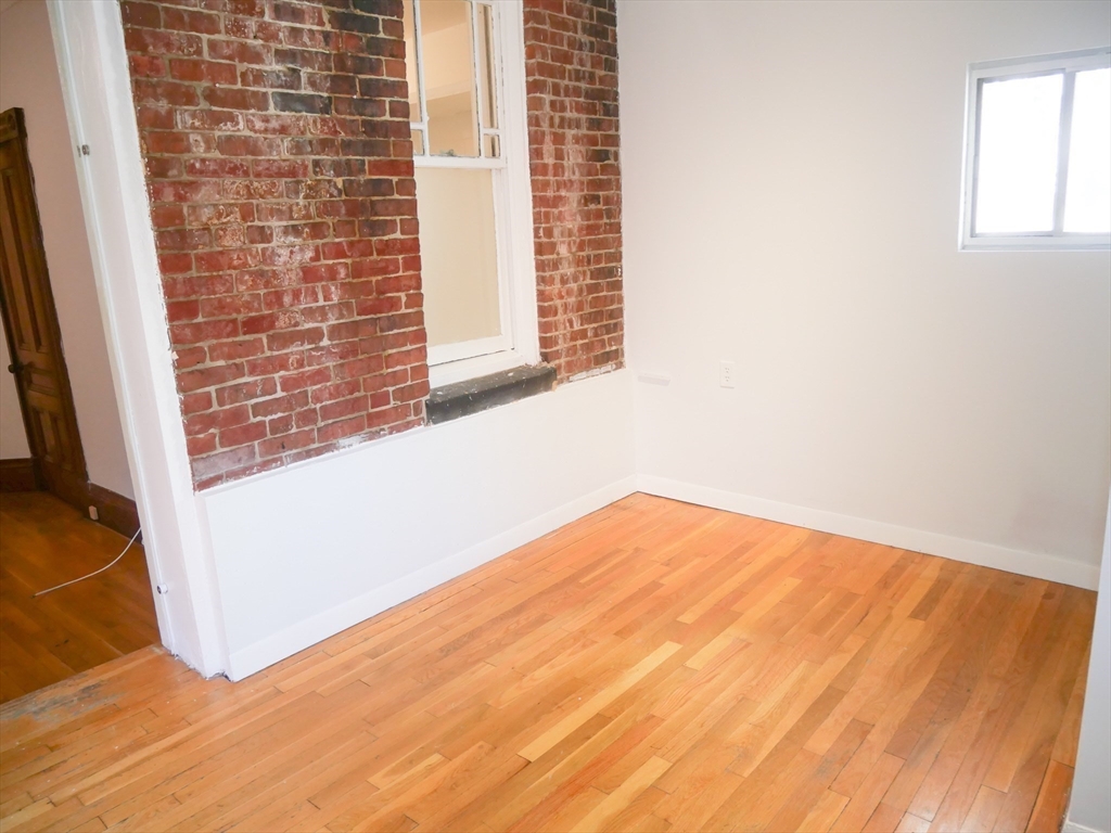 259 W Newton # 6