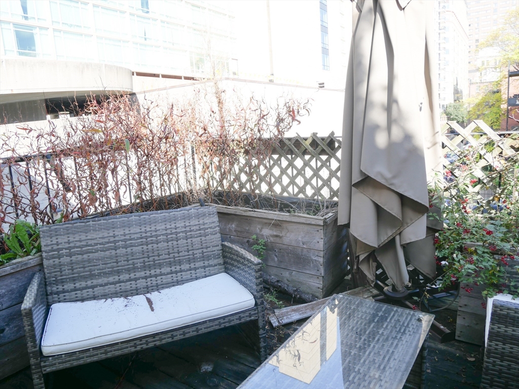 259 W Newton # 6