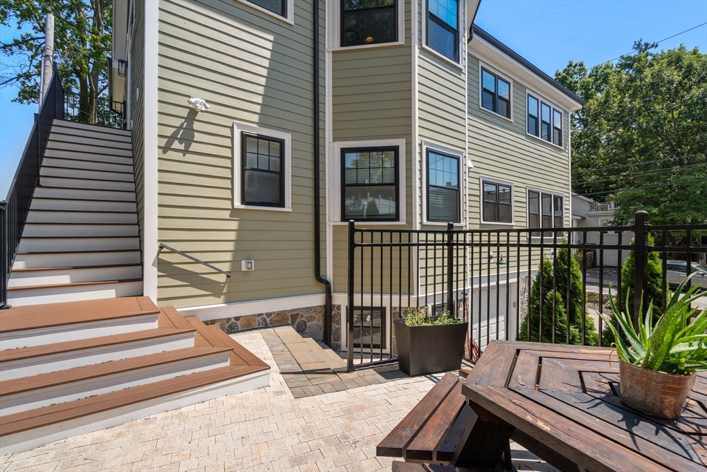 189 Grampian Way # 2