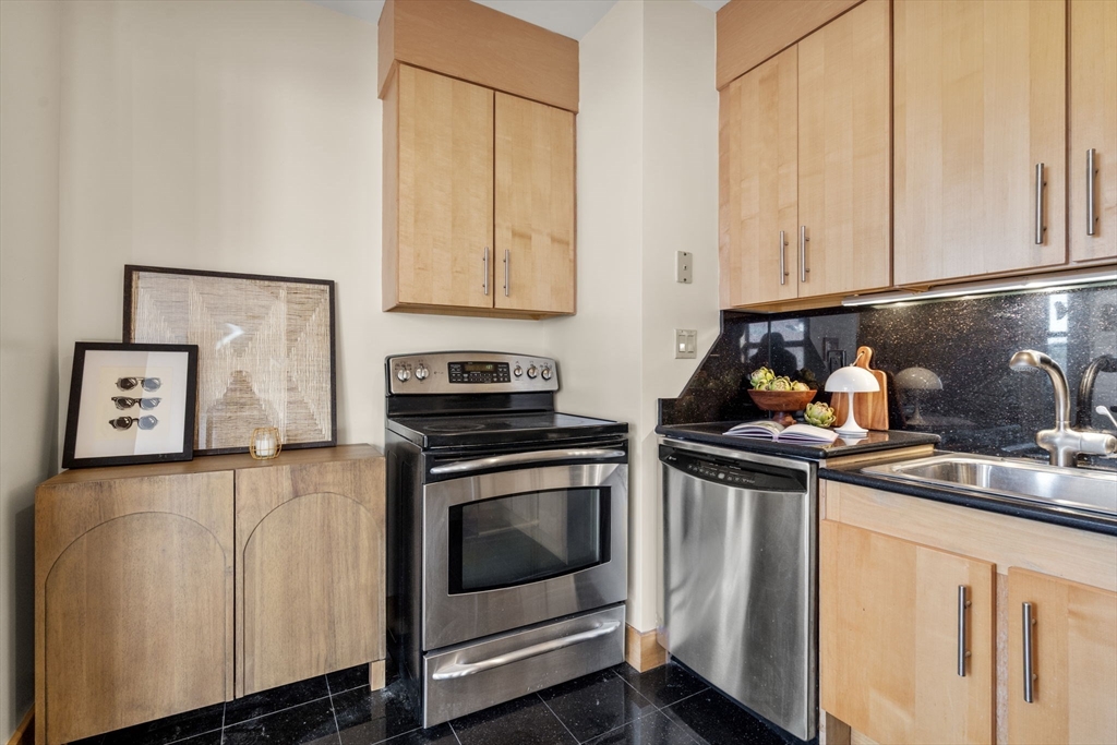 42 Beach Street # 9D, Boston Unit: 9D