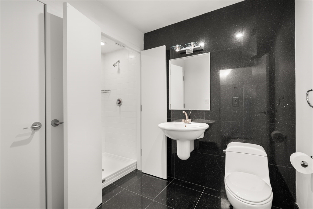 453 Washington # 11B, Boston Unit: 11B