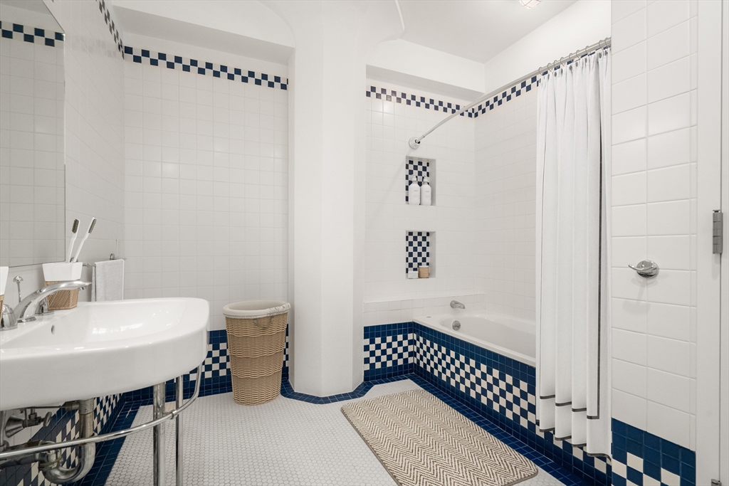 453 Washington # 11B, Boston Unit: 11B