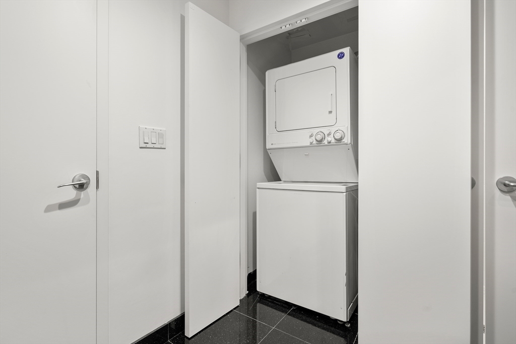 453 Washington # 11B, Boston Unit: 11B