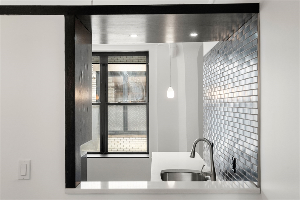 453 Washington # 11B, Boston Unit: 11B