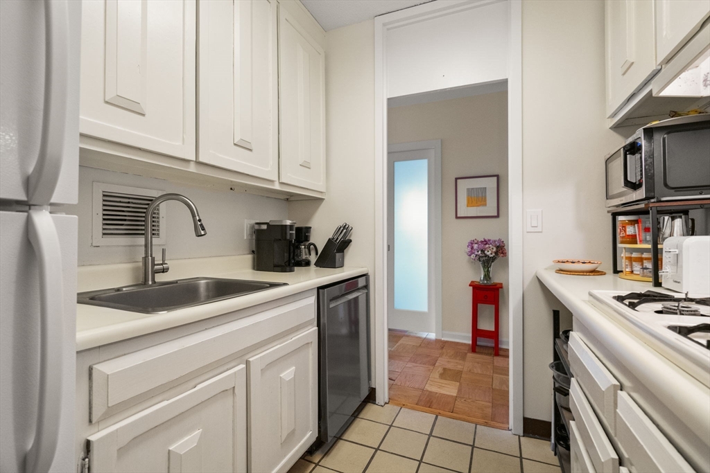 85 E India Row # 36G