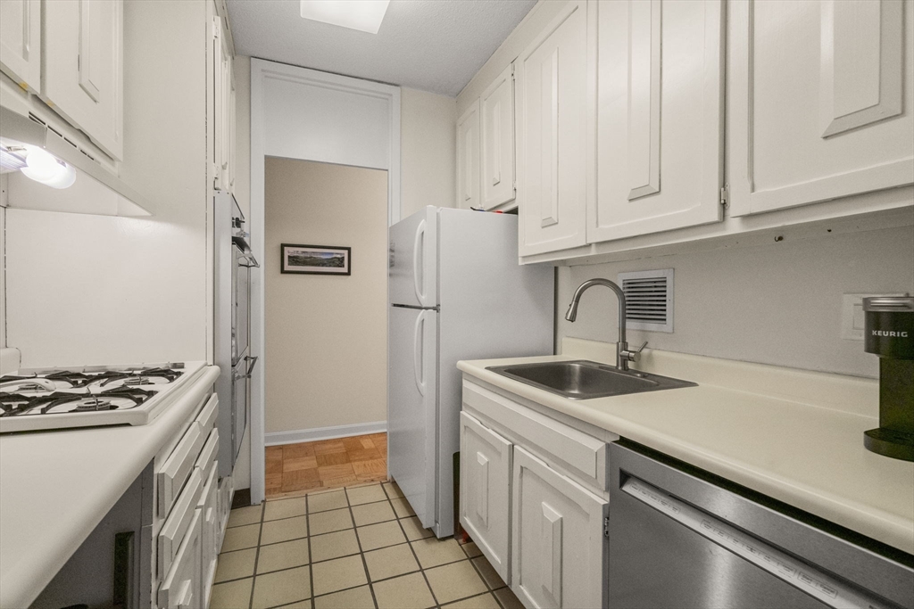 85 E India Row # 36G