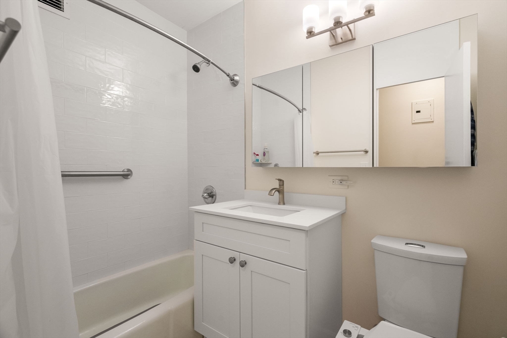 85 E India Row # 36G