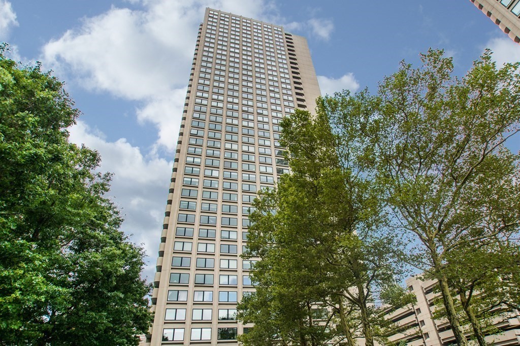65 East India Row # 30H
