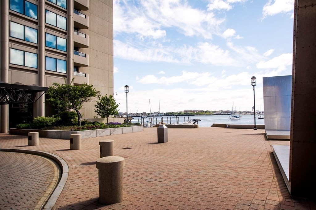 65 East India Row # 30H