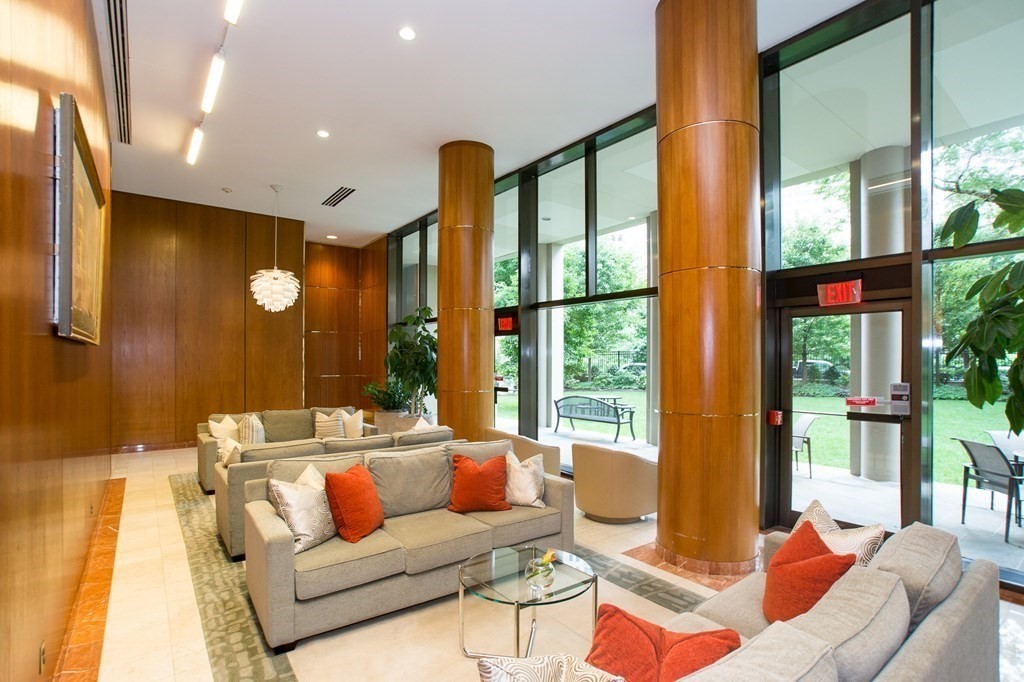 65 East India Row # 30H