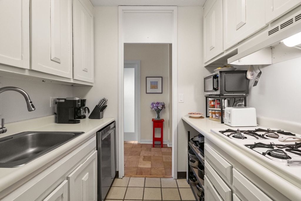 85 E India Row # 36G