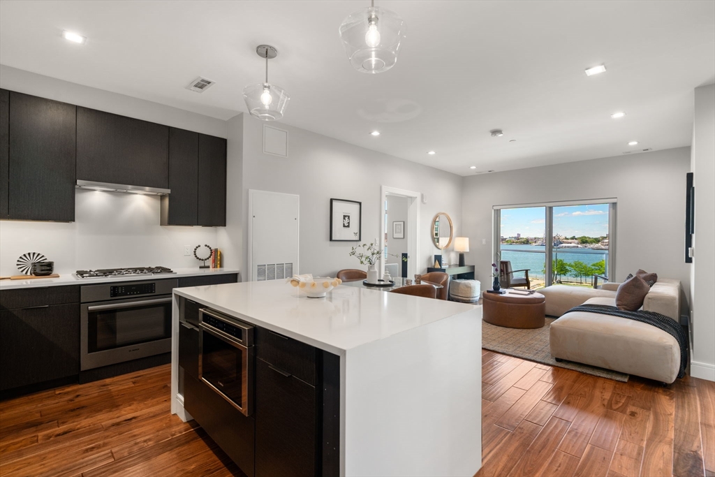 99 Sumner # 421