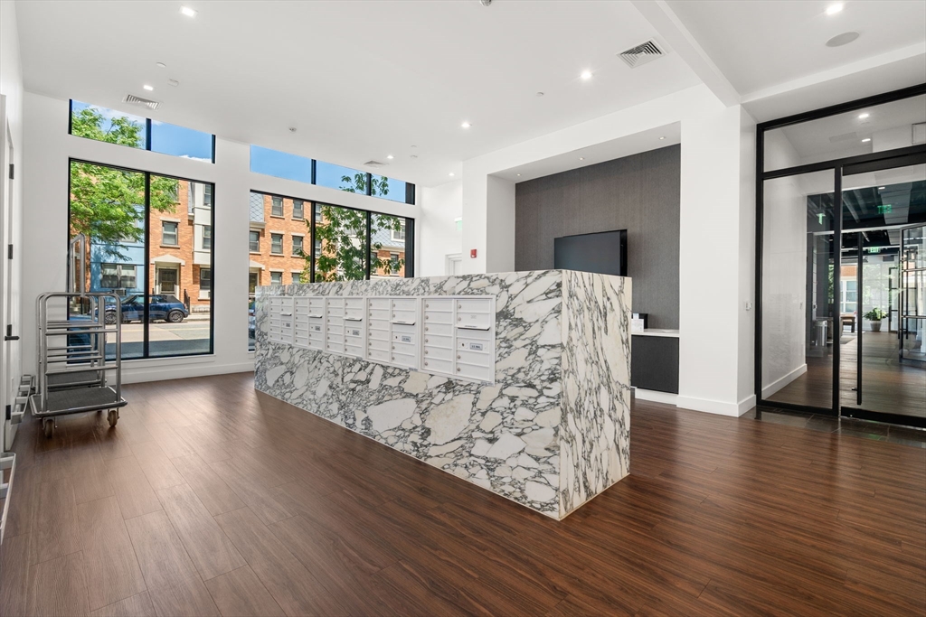 99 Sumner # 421