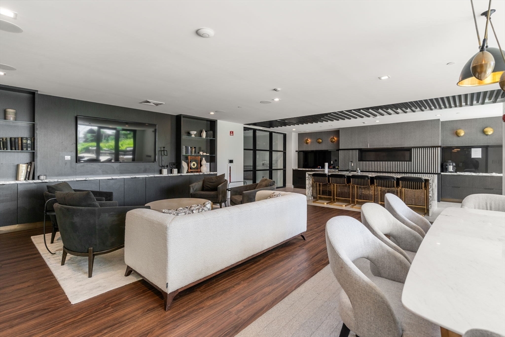 99 Sumner # 421
