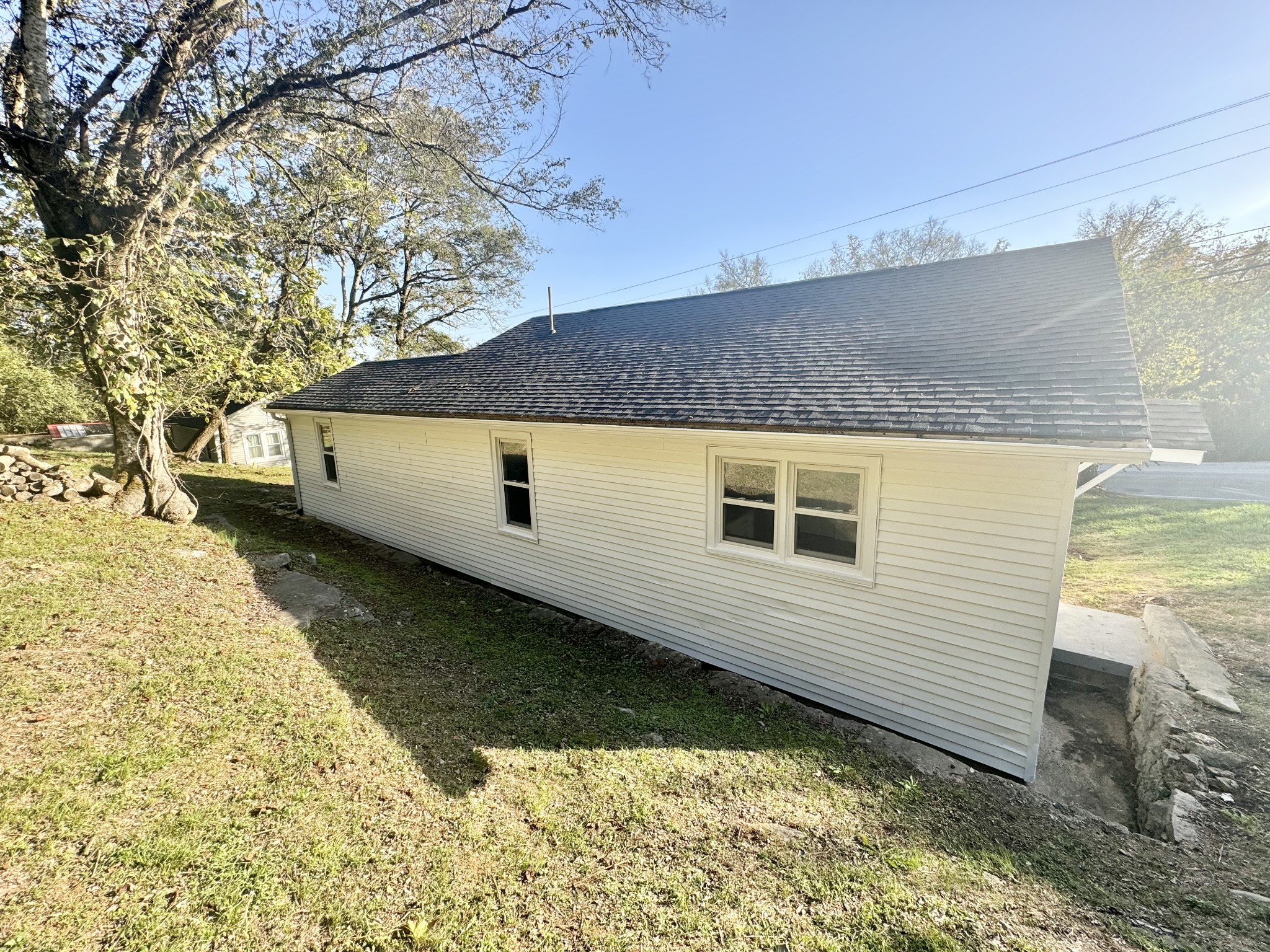 1338 Main St, N