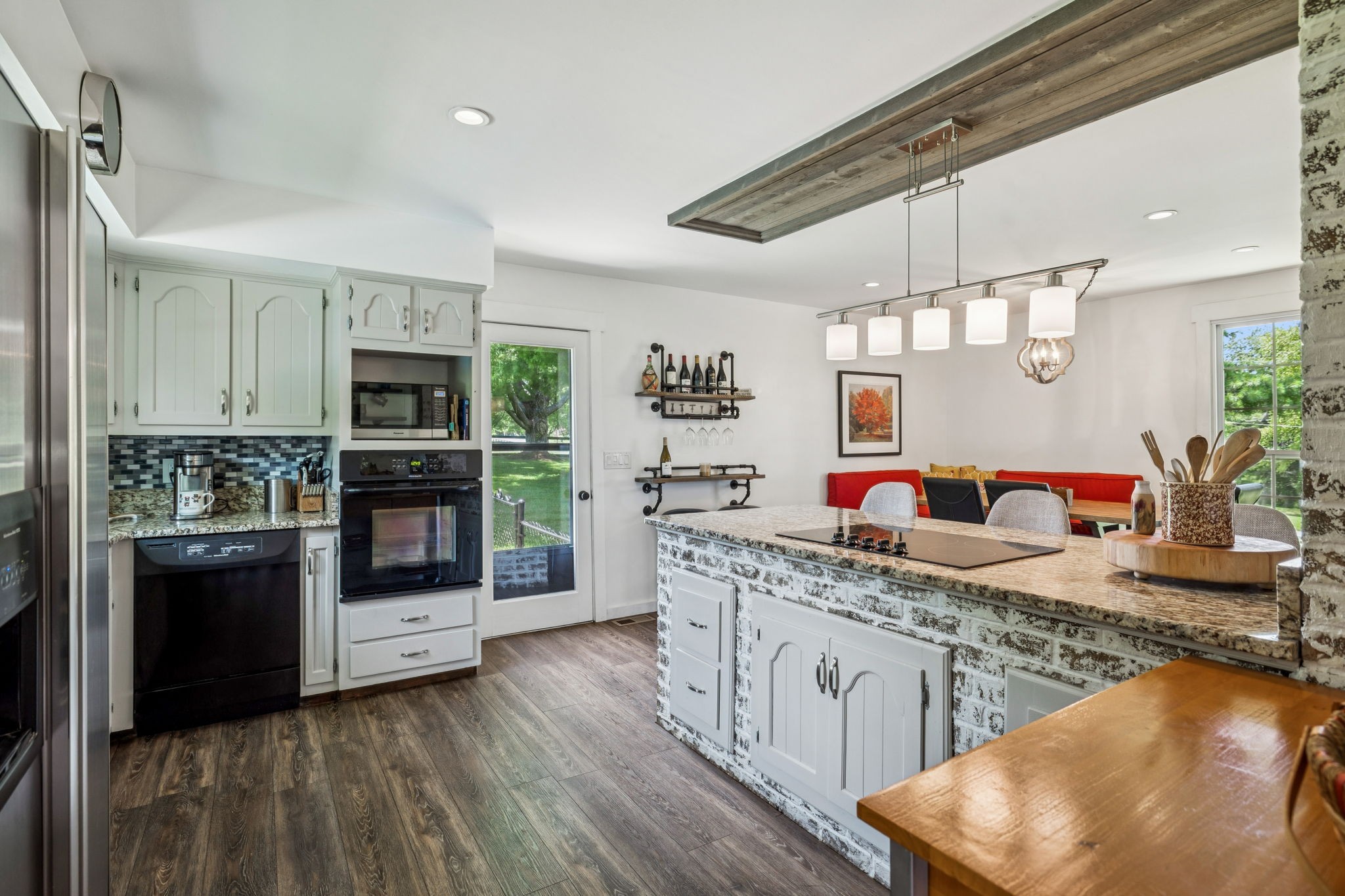 1009 Bunker Hill Dr