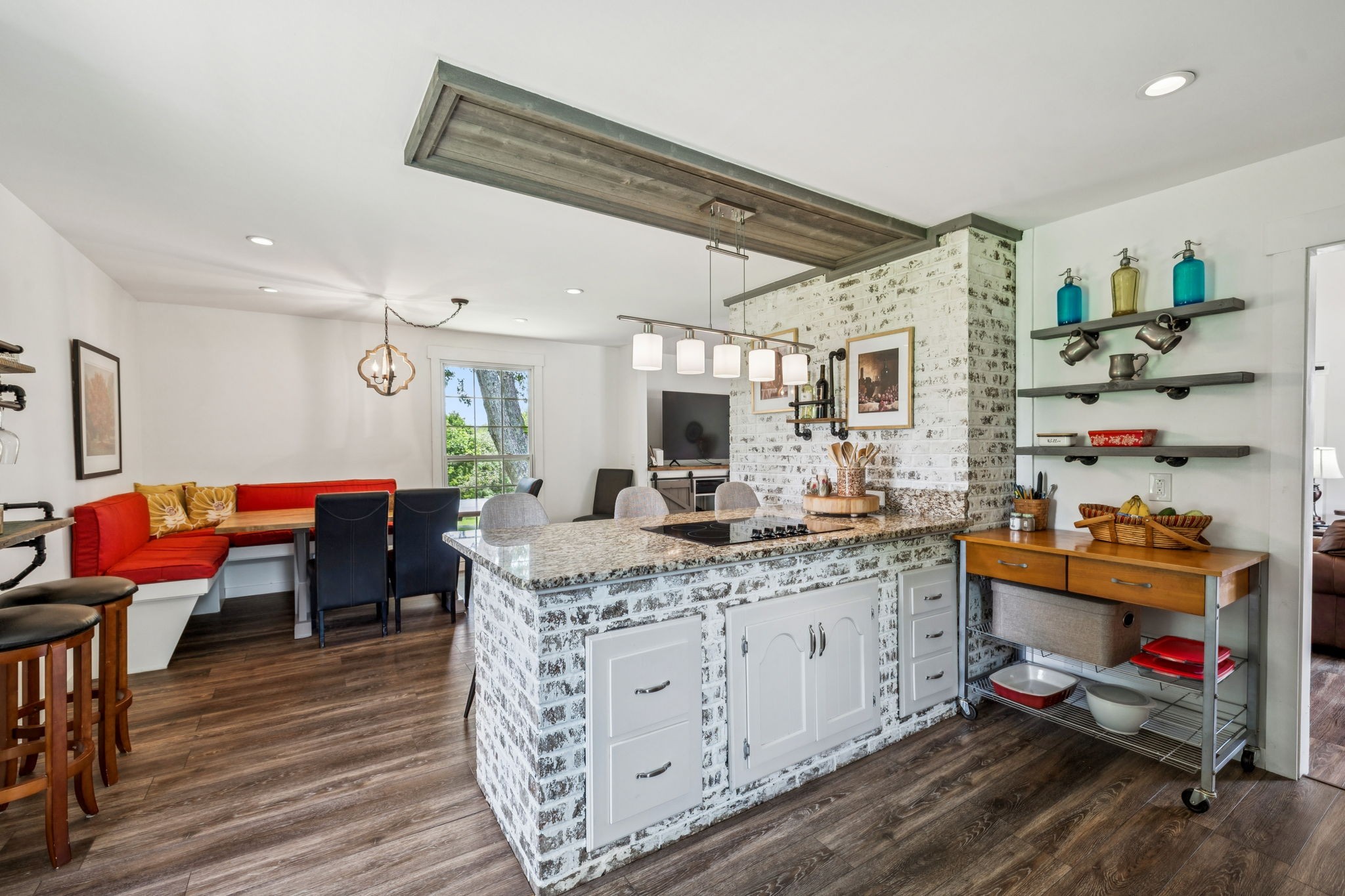 1009 Bunker Hill Dr