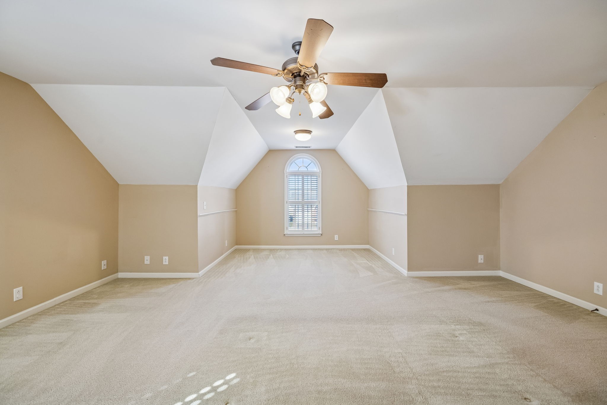 408 Golfview Ct