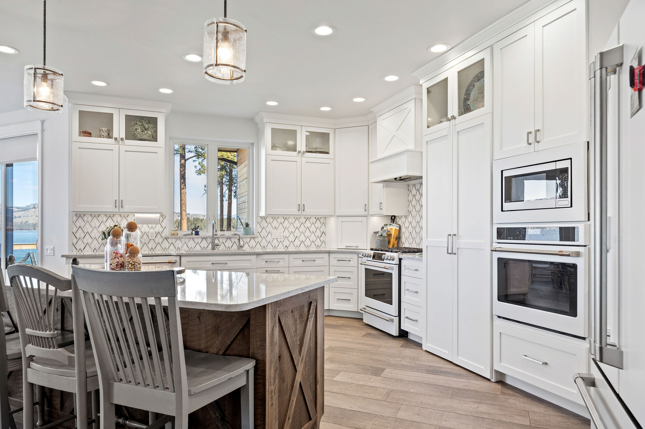 42818 La Bella Lane