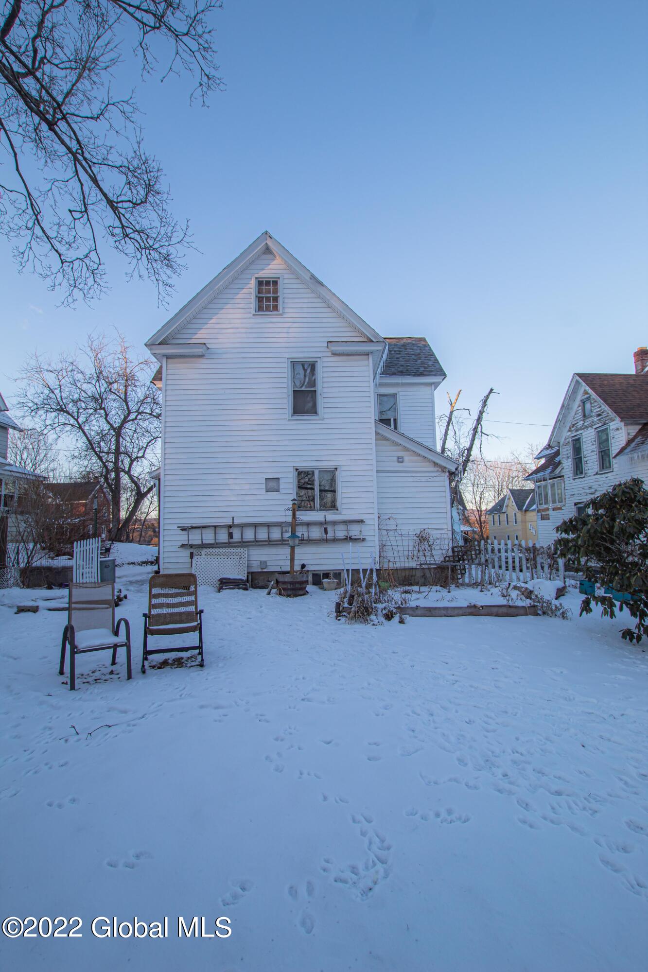 83 W Pine Street