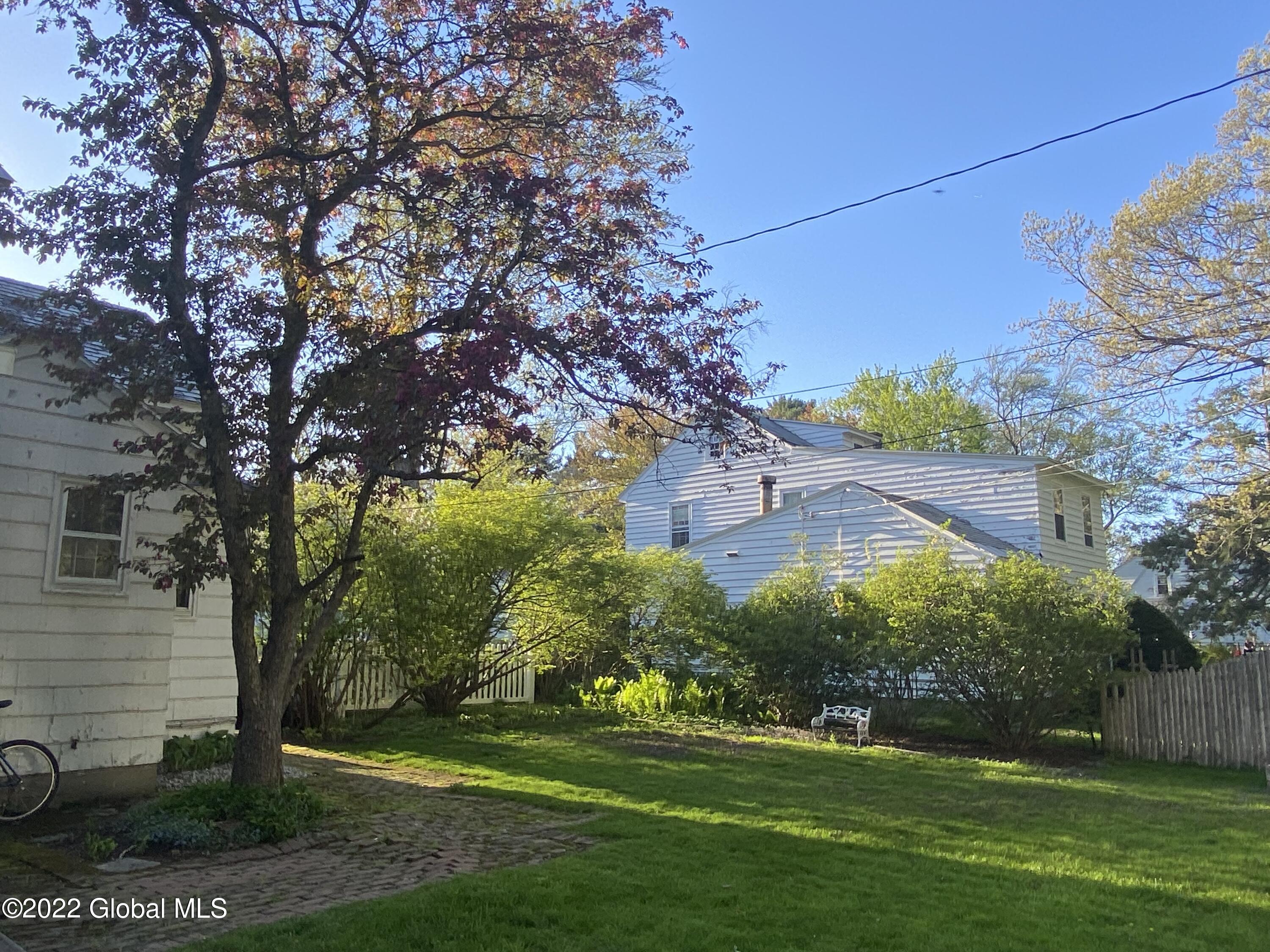 1552 Dean Street