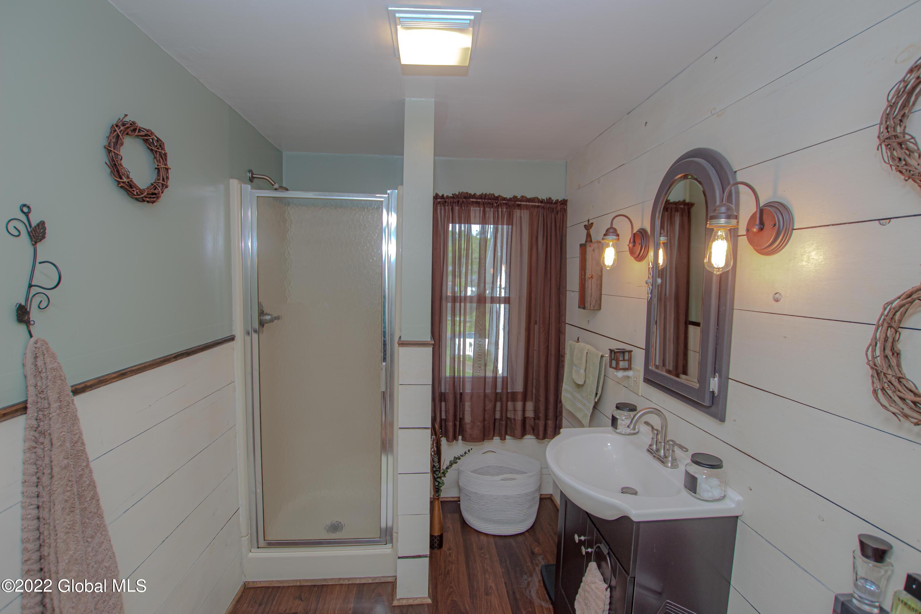33 Kingsboro Avenue