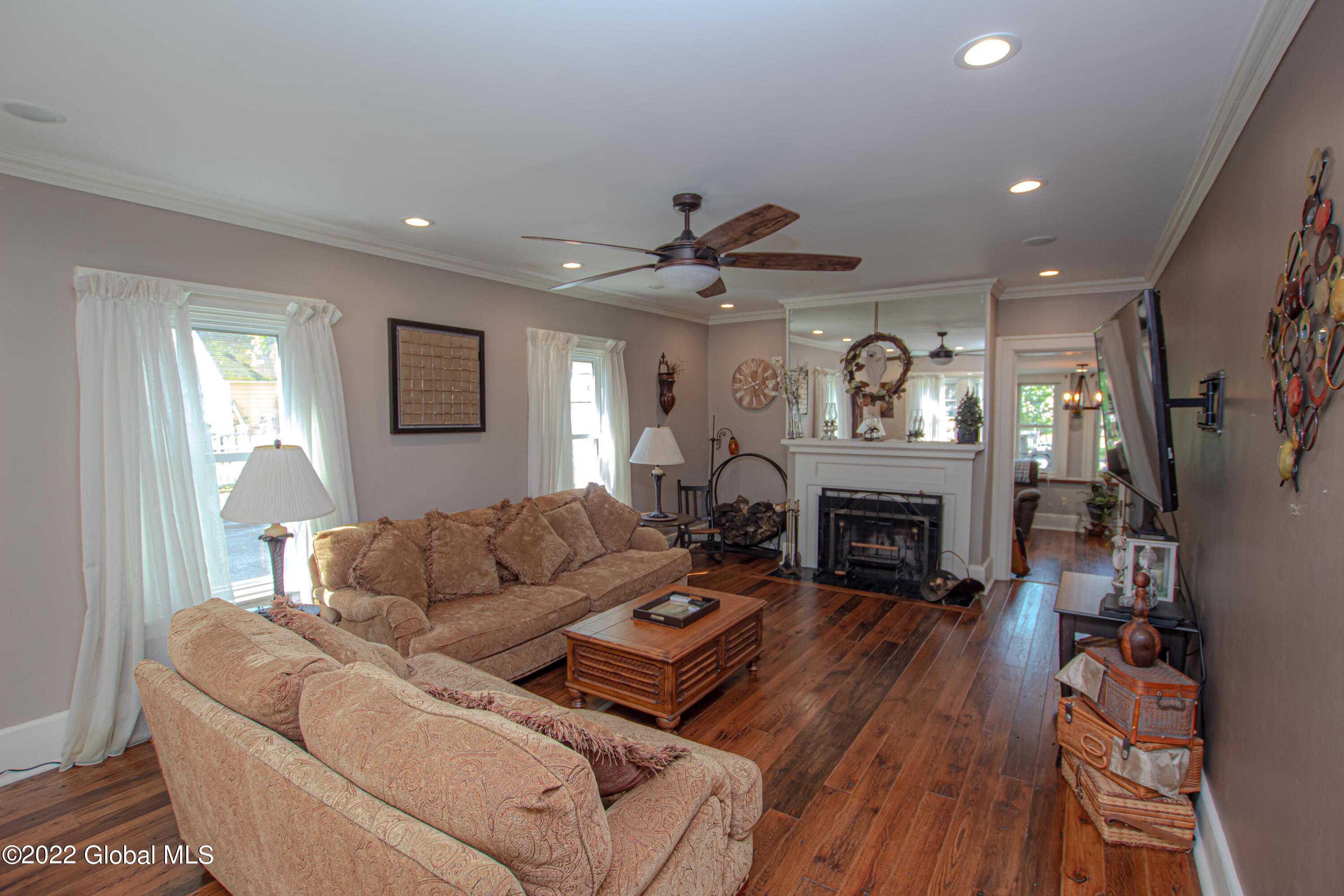 33 Kingsboro Avenue