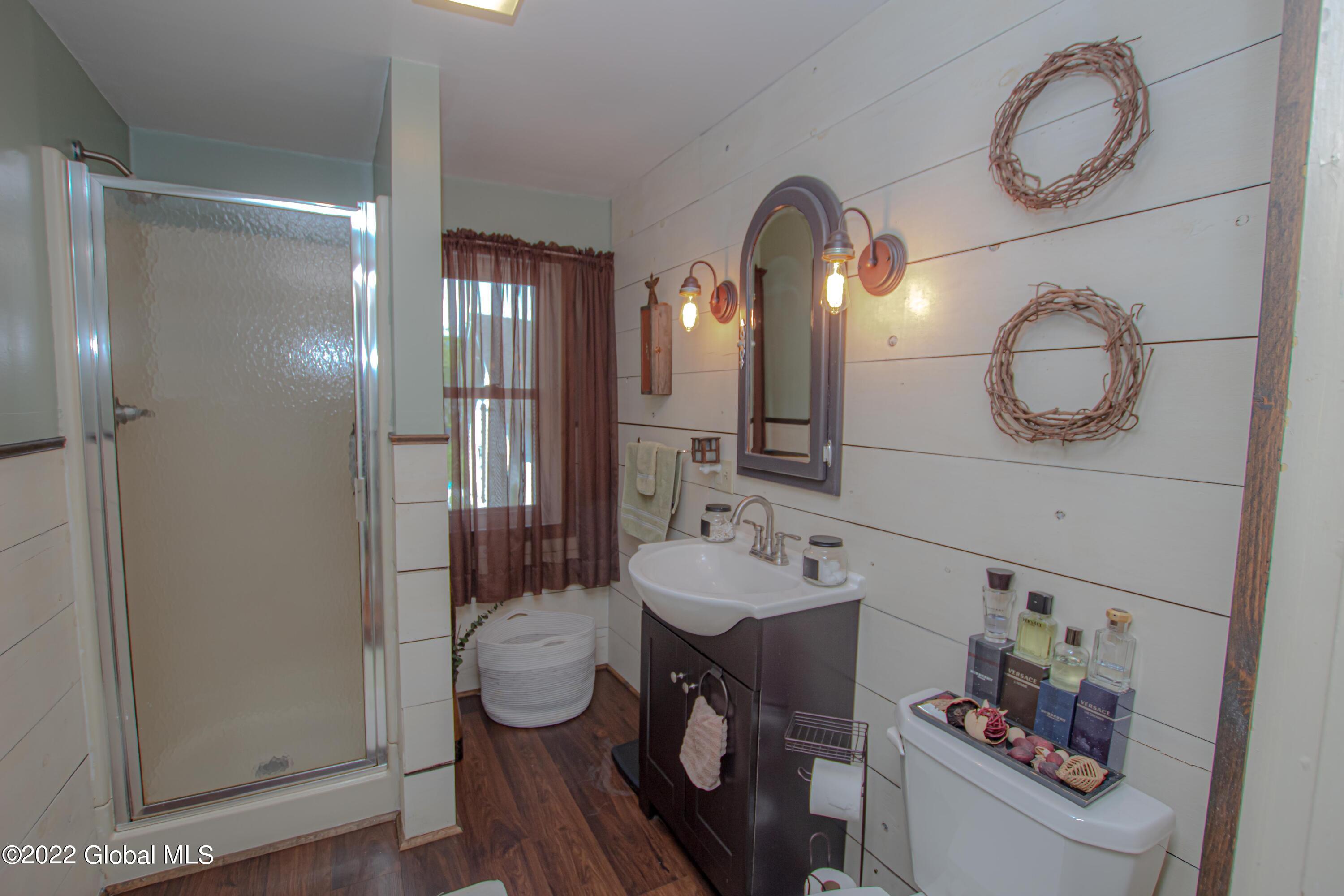 33 Kingsboro Avenue