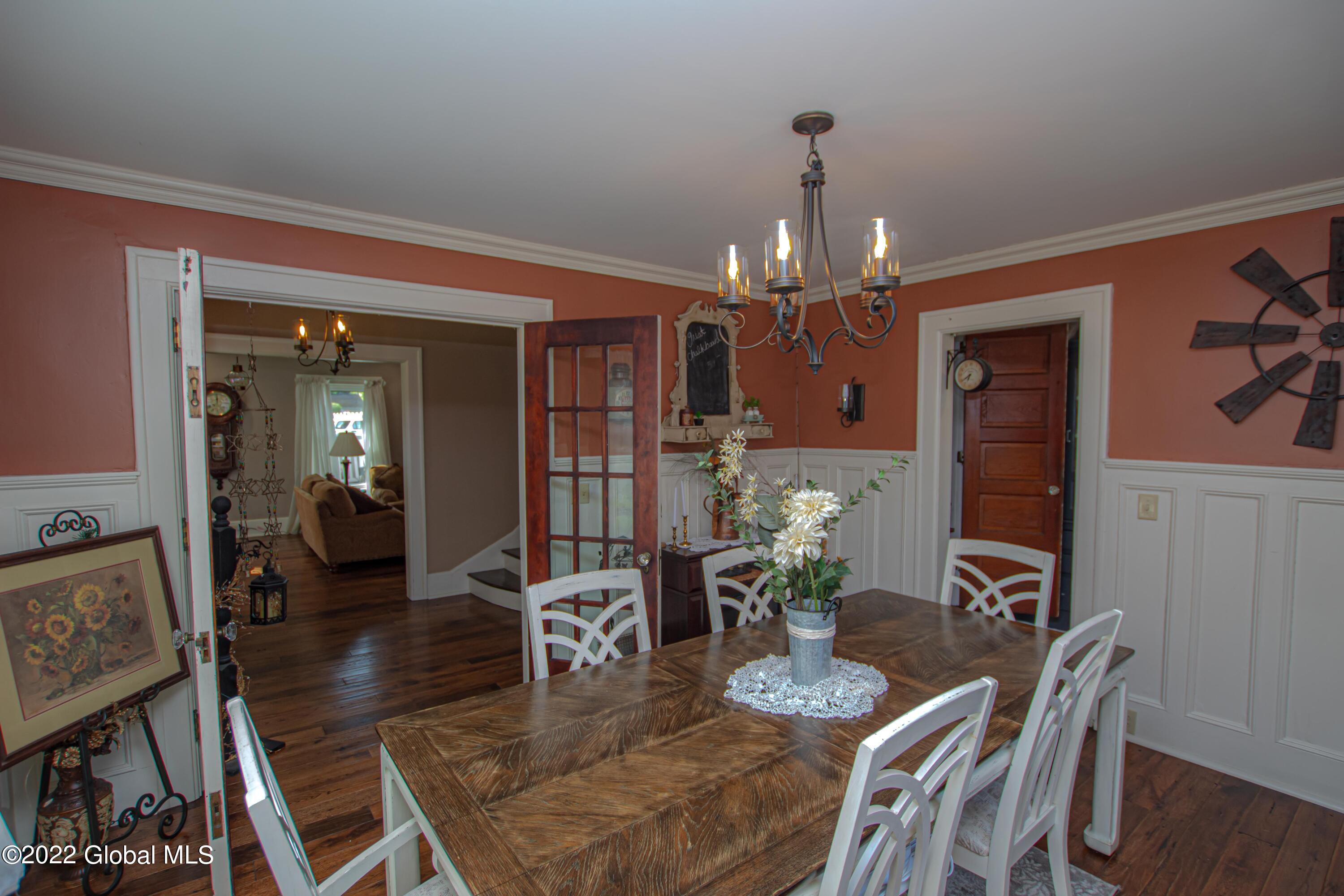 33 Kingsboro Avenue