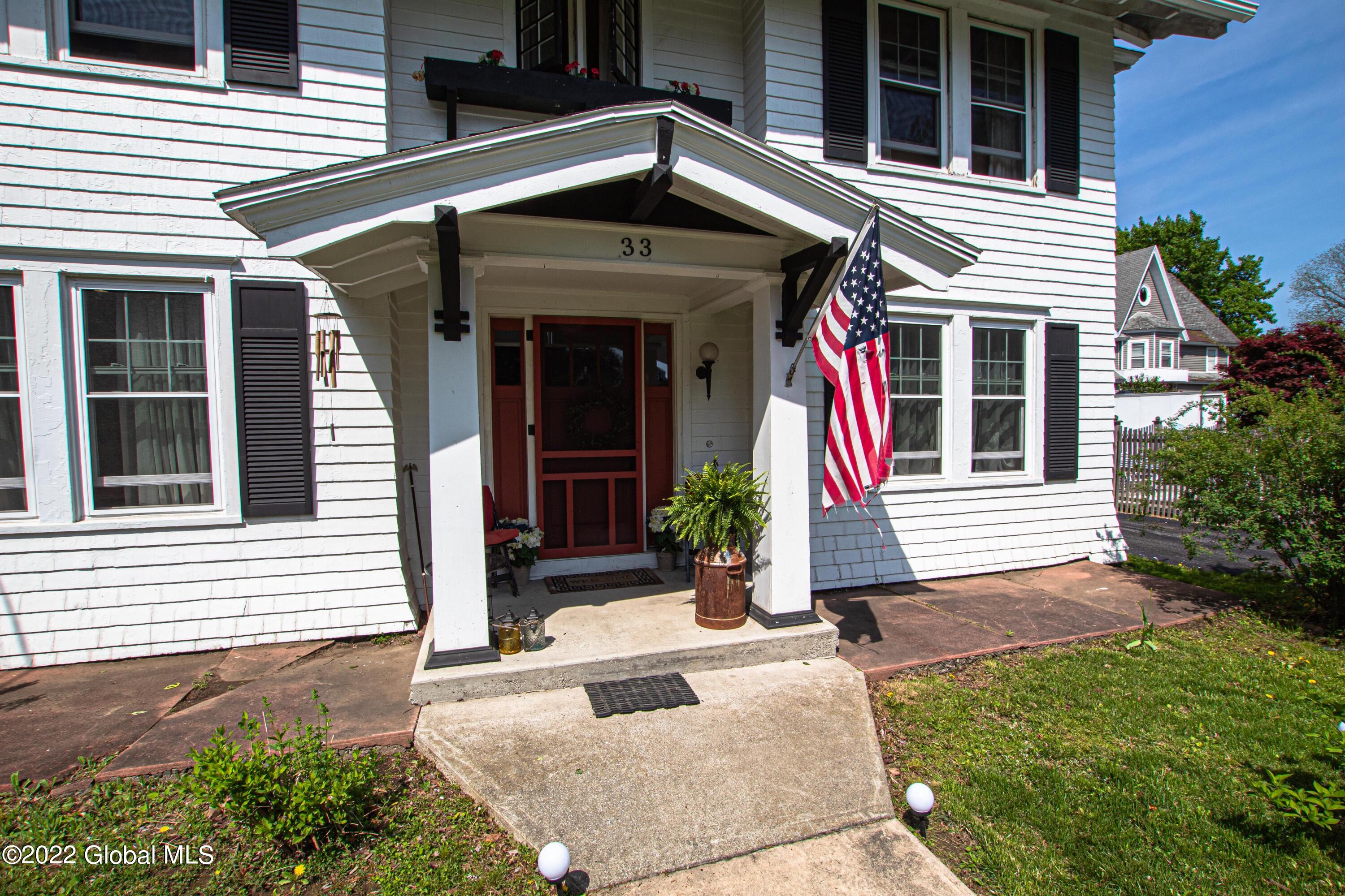 33 Kingsboro Avenue