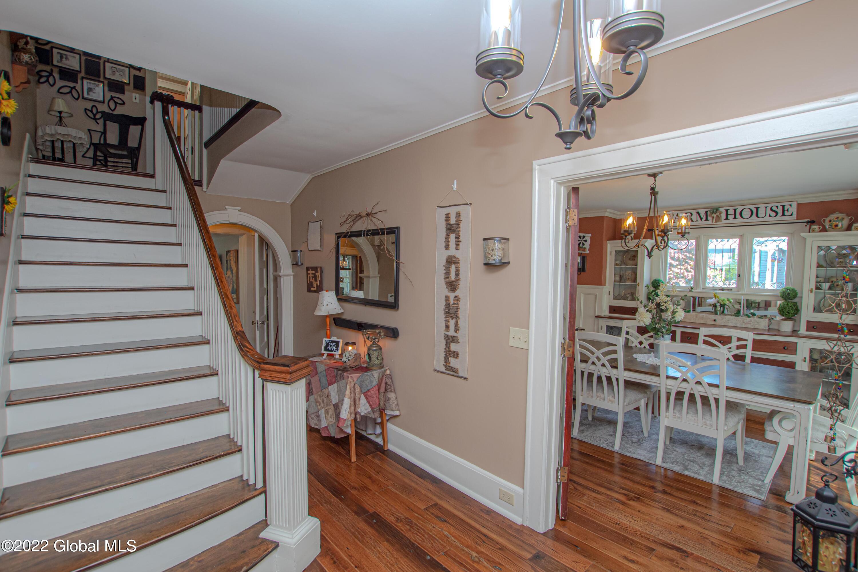 33 Kingsboro Avenue