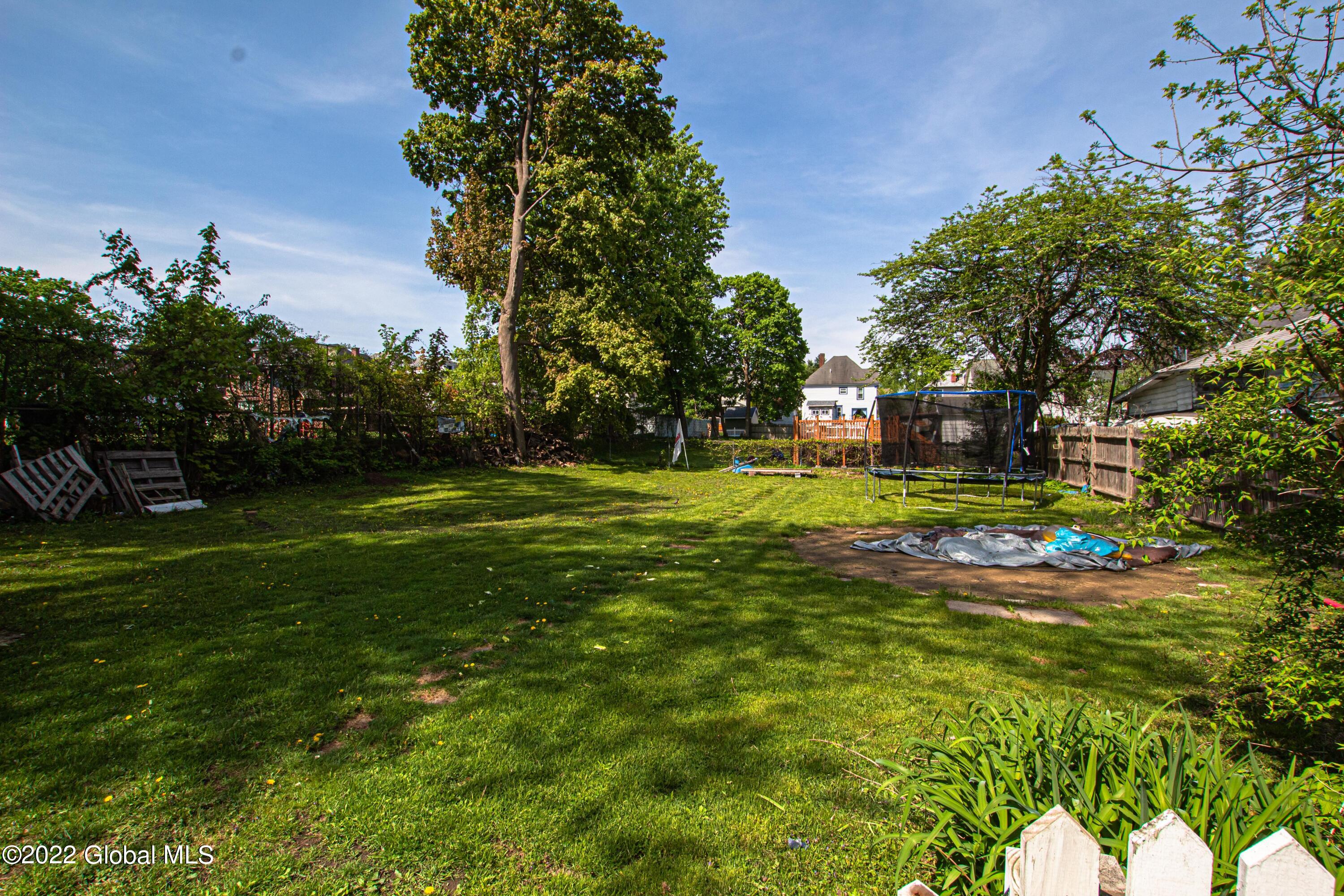 33 Kingsboro Avenue