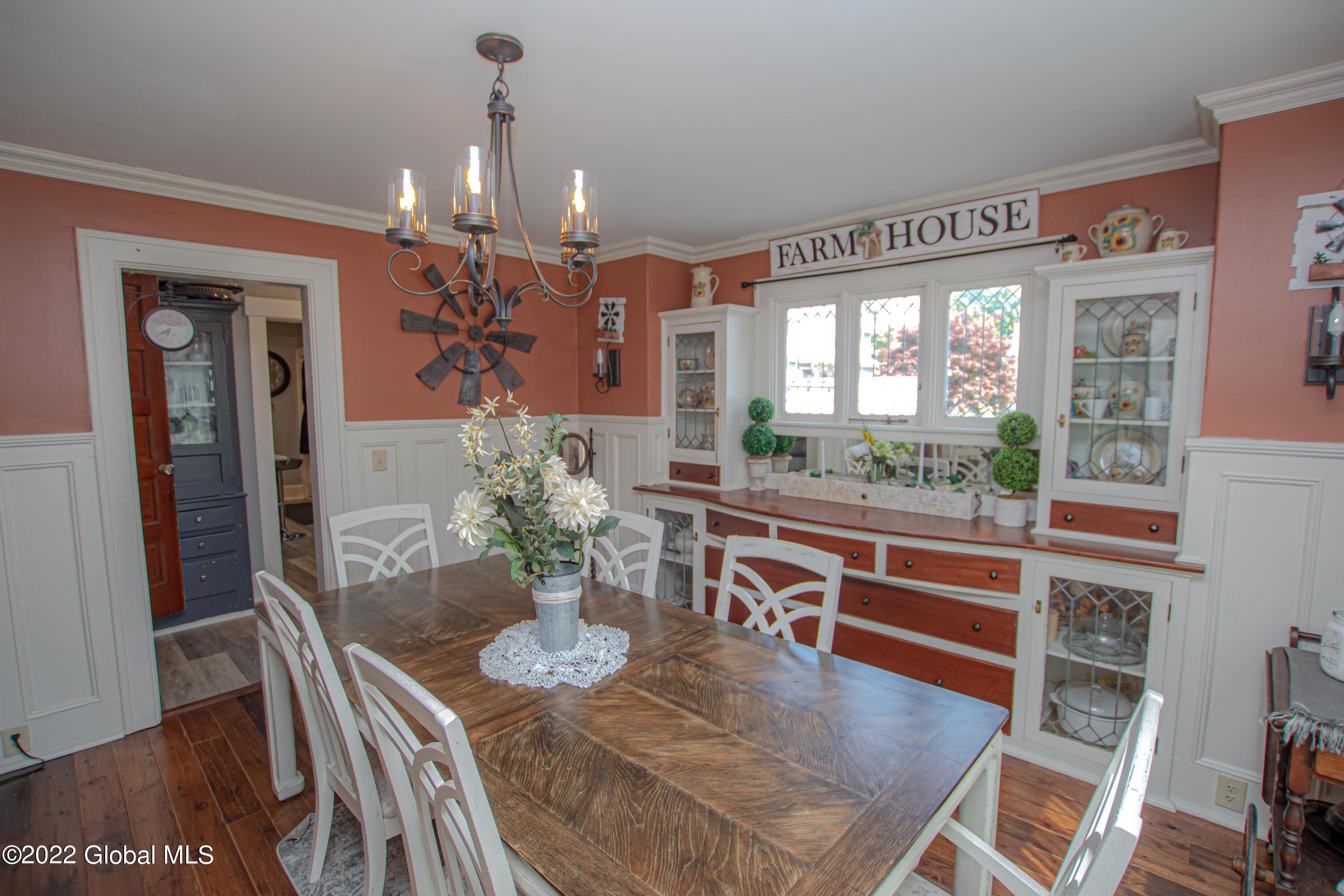 33 Kingsboro Avenue