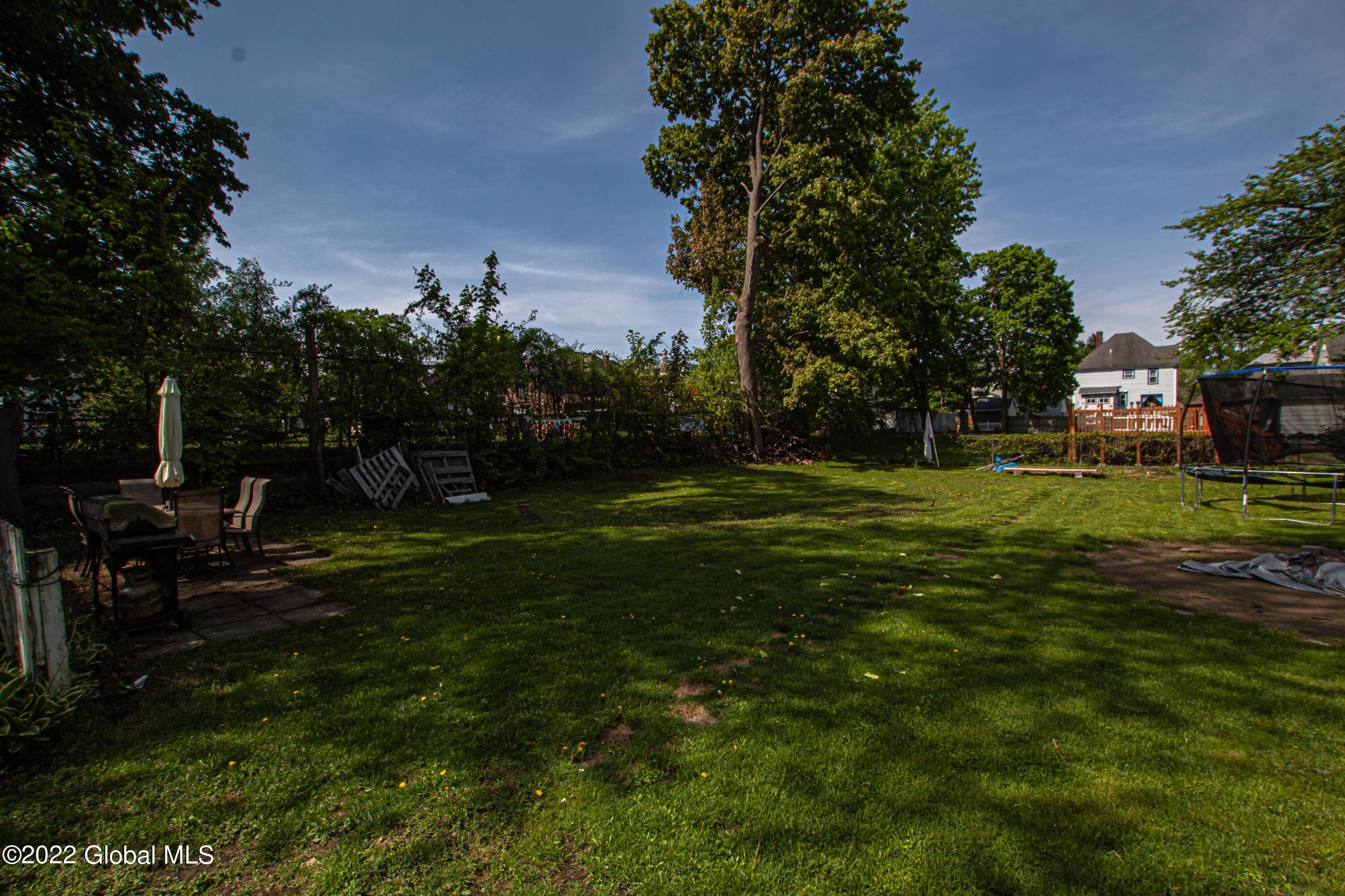 33 Kingsboro Avenue
