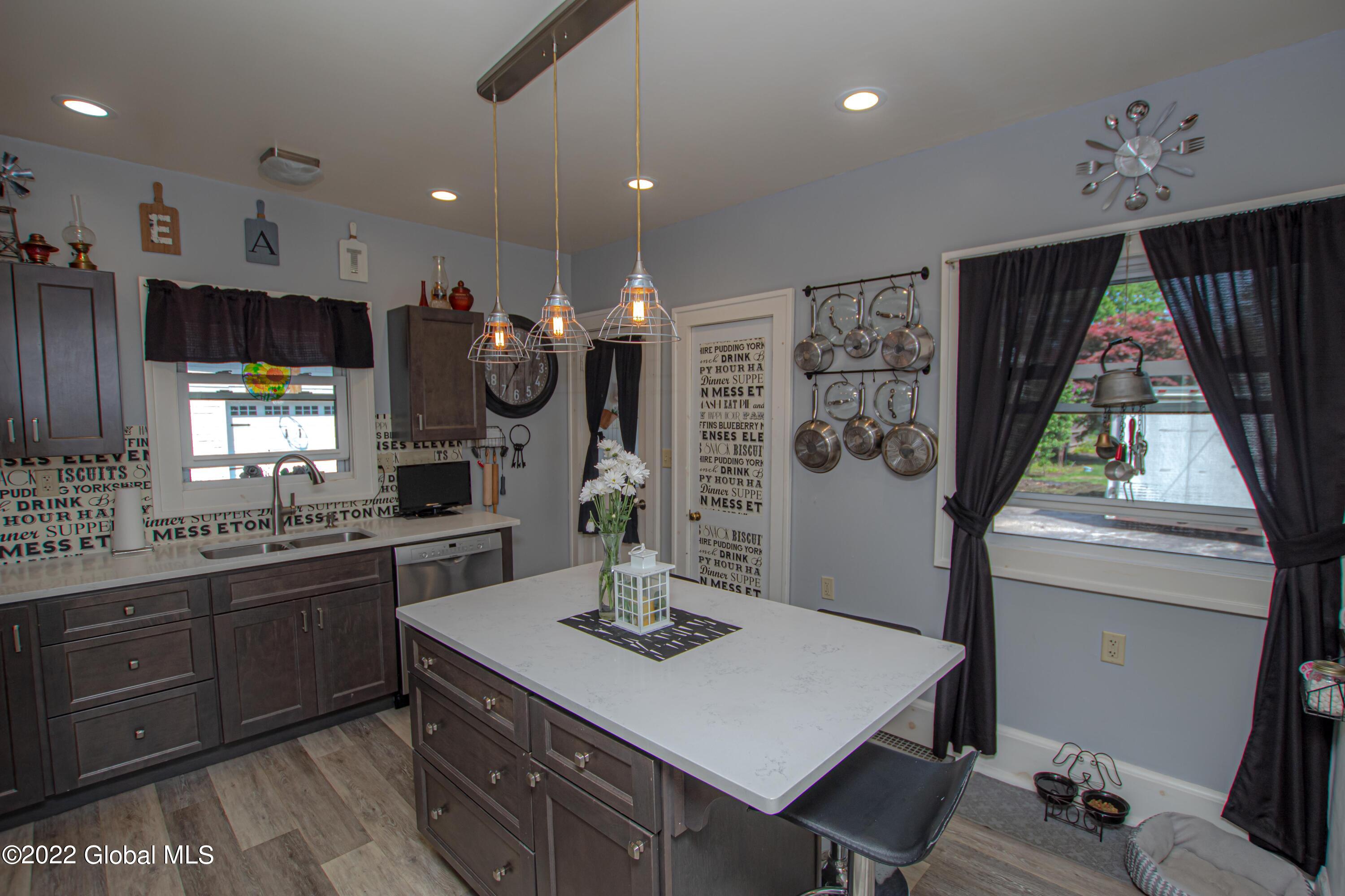 33 Kingsboro Avenue