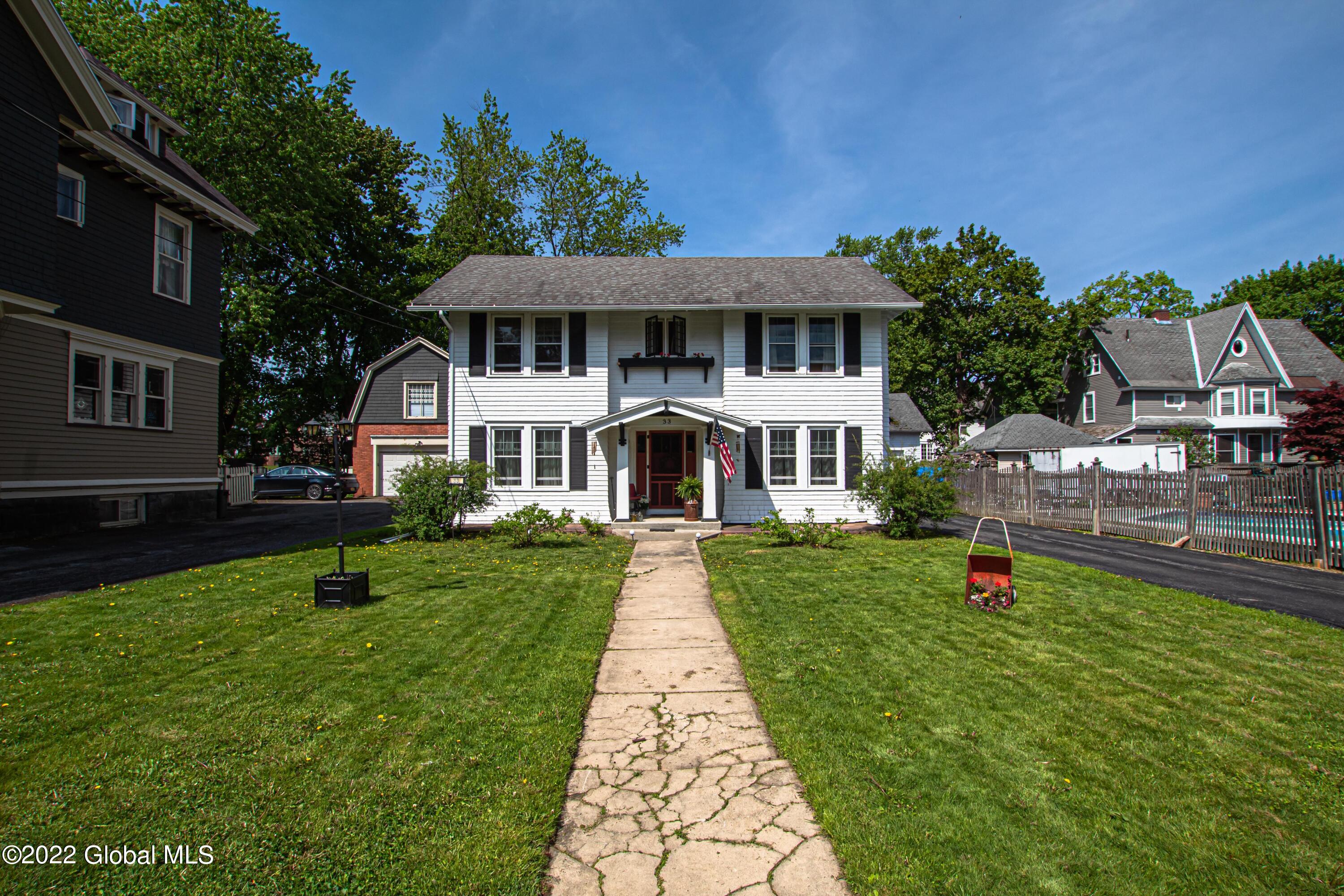 33 Kingsboro Avenue