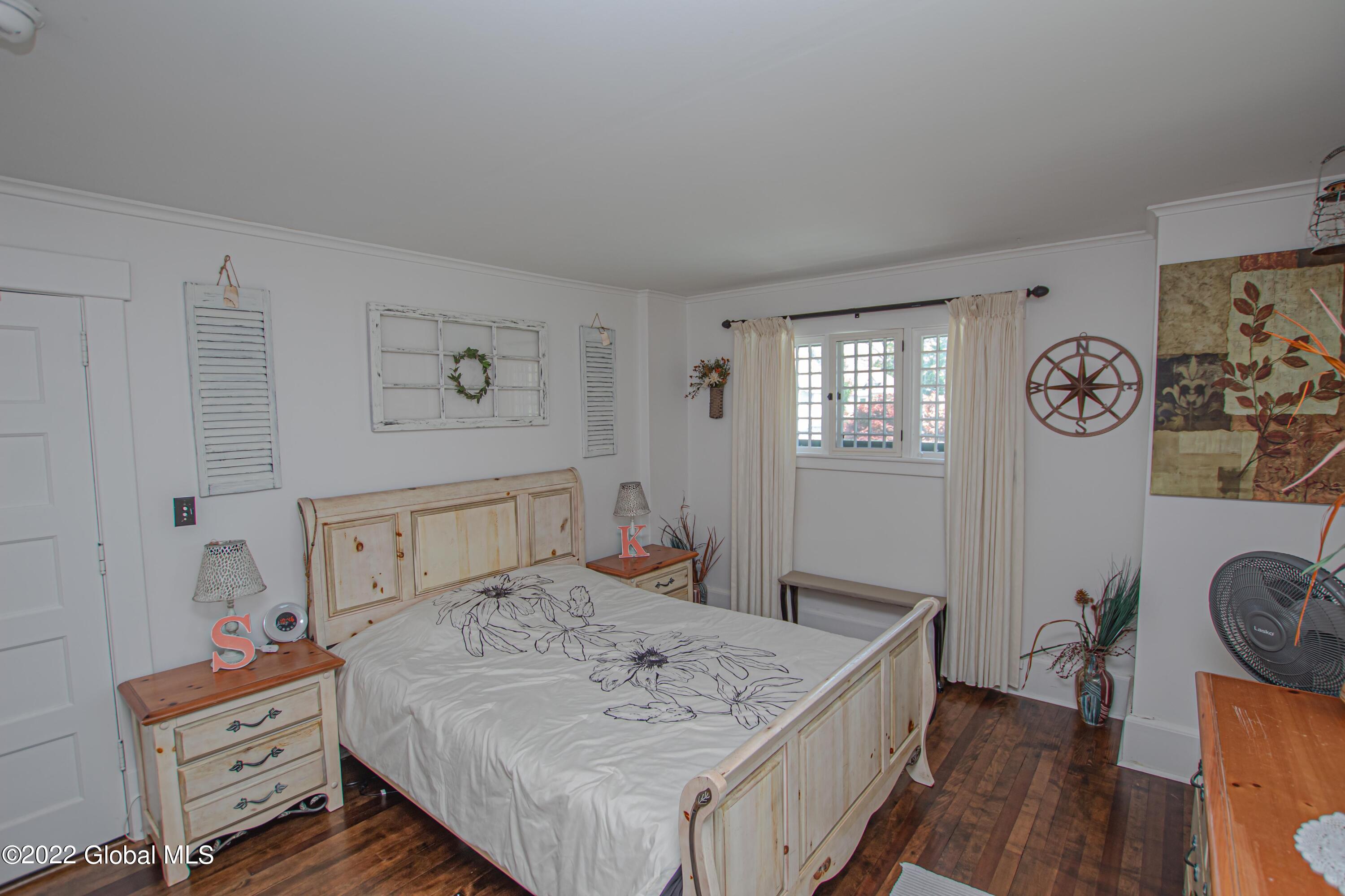 33 Kingsboro Avenue