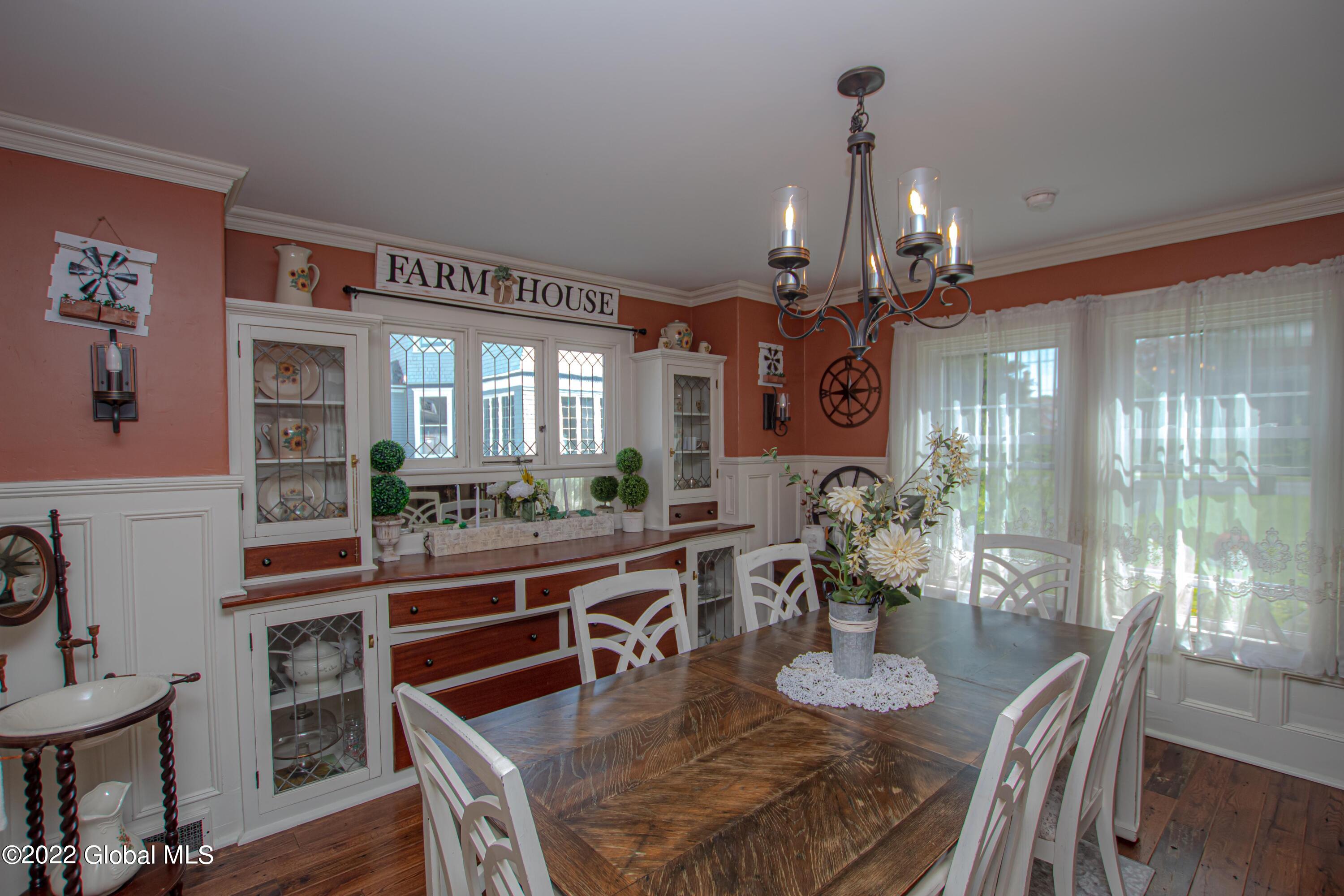33 Kingsboro Avenue