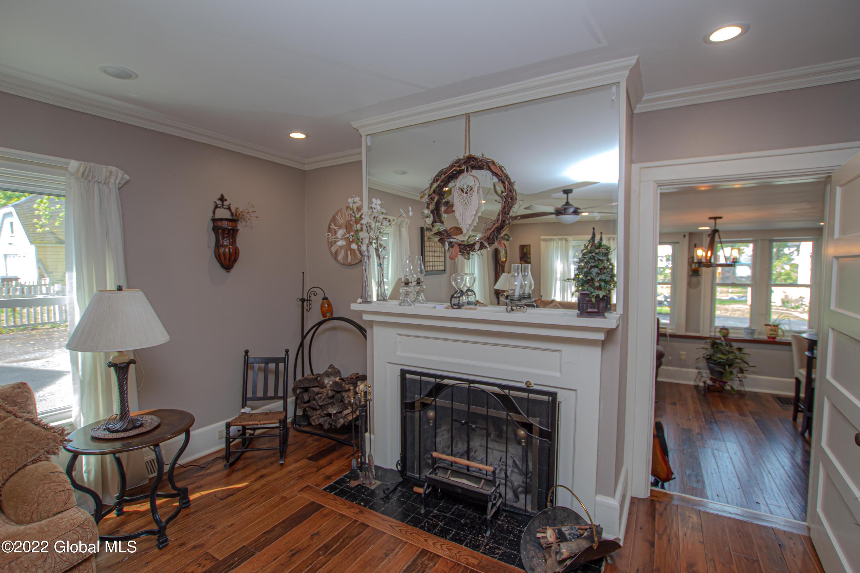 33 Kingsboro Avenue
