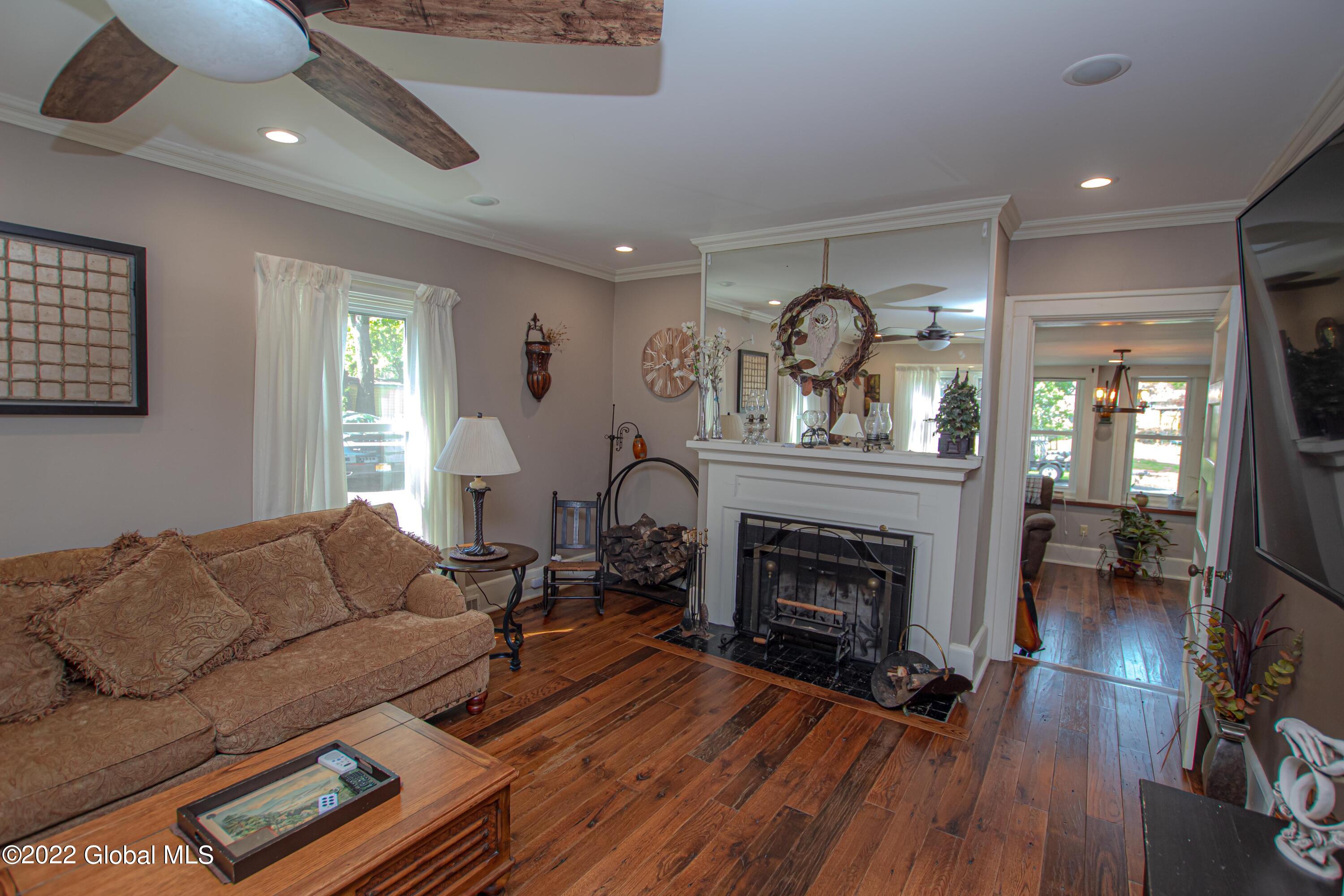 33 Kingsboro Avenue