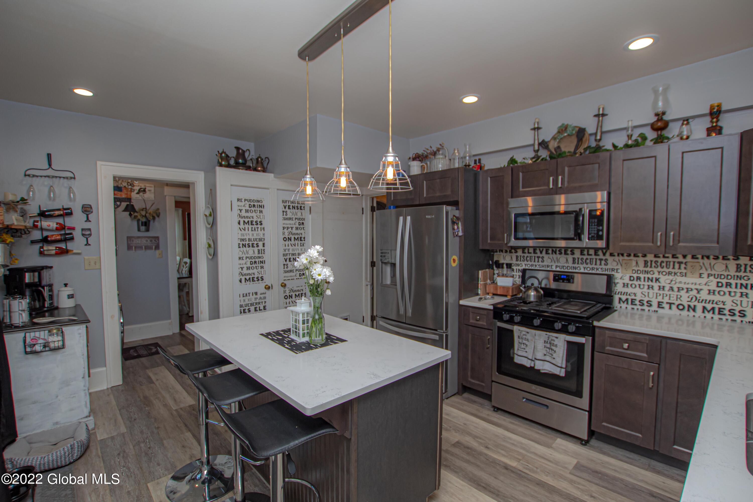 33 Kingsboro Avenue